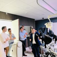 Evert van Limbergen legt aan verwijzers uit hoe de HDR prostaatkanker behandeling gaat in de brachysuite