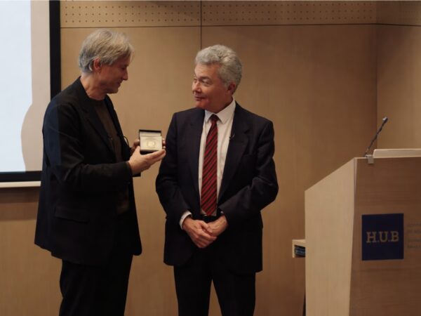 Prof.dr. Dirk de Ruysscher ontvangt een award tijdens de jaarlijkse vergadering van de BeSTRO (februari 2026)