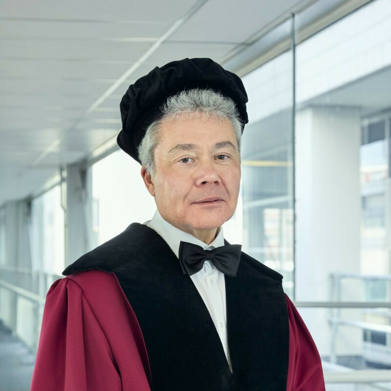 foto van hoogleraar Dirk de Ruysscher in toga